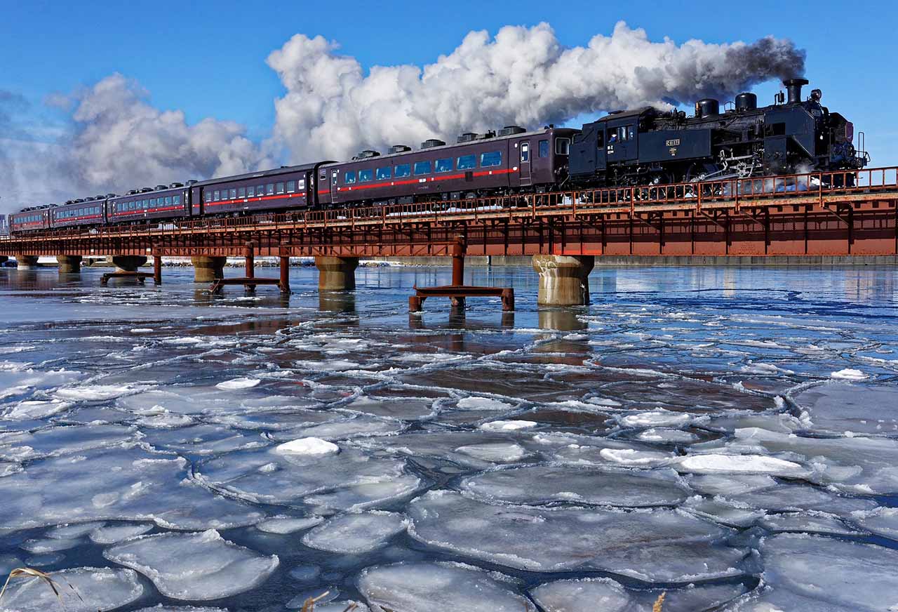 【観光列車の旅】オホーツク海の流氷ときらめく大湿原。 いまだけの絶景に出合える北の観光列車へ